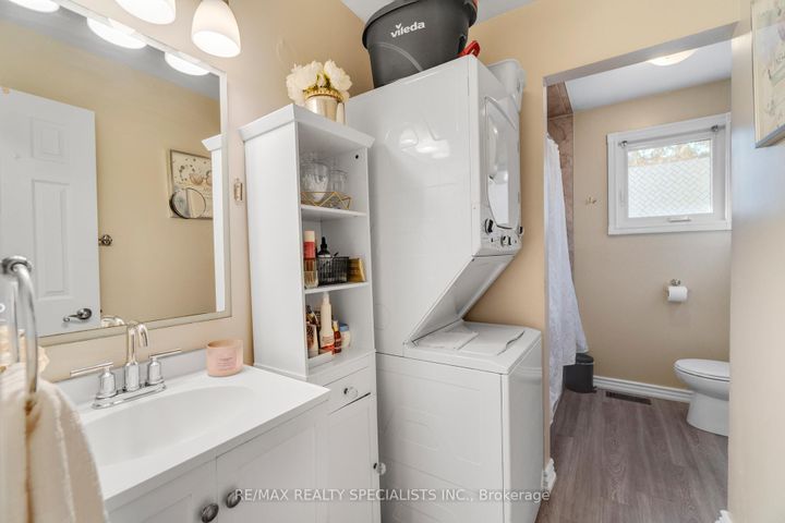 Photo 20 at 8 Malcolm Crescent, Central Park, Brampton