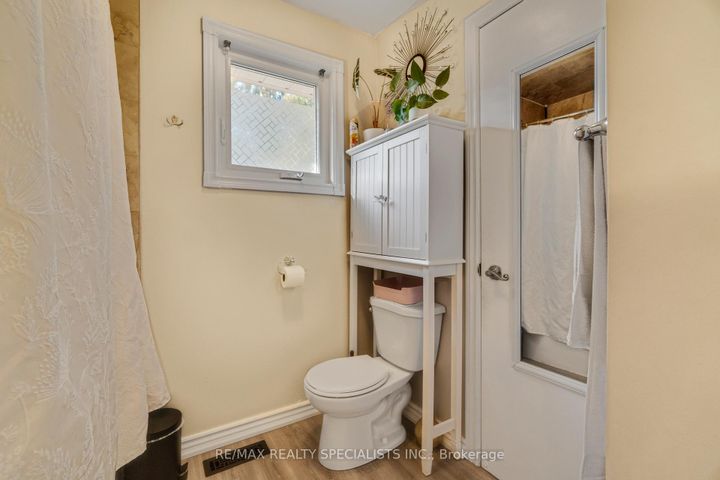 Photo 21 at 8 Malcolm Crescent, Central Park, Brampton