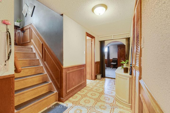 Photo 23 at 8 Malcolm Crescent, Central Park, Brampton