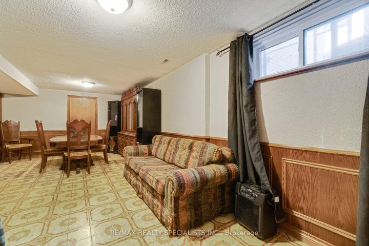 Photo 24 at 8 Malcolm Crescent, Central Park, Brampton