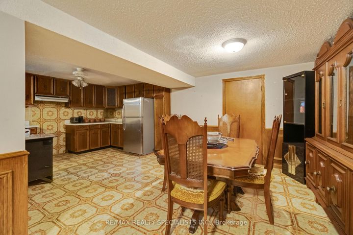 Photo 25 at 8 Malcolm Crescent, Central Park, Brampton