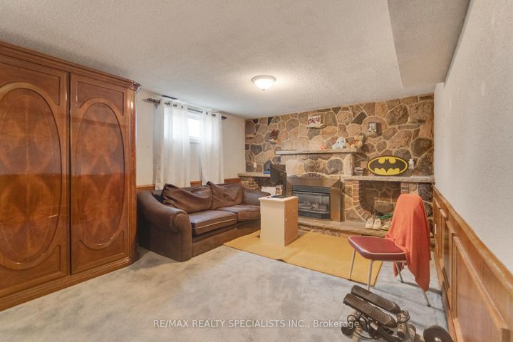 Photo 28 at 8 Malcolm Crescent, Central Park, Brampton