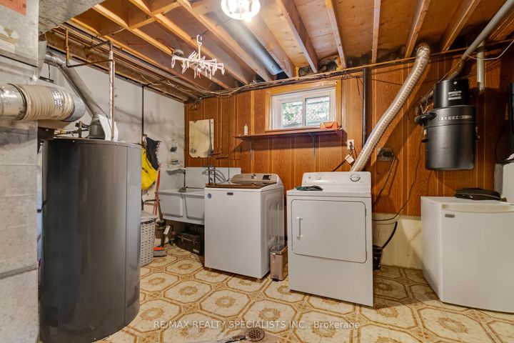 Photo 31 at 8 Malcolm Crescent, Central Park, Brampton