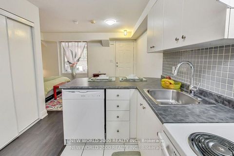 Photo 9 at 151 - 415 Jarvis Street, South St. James Town, Toronto