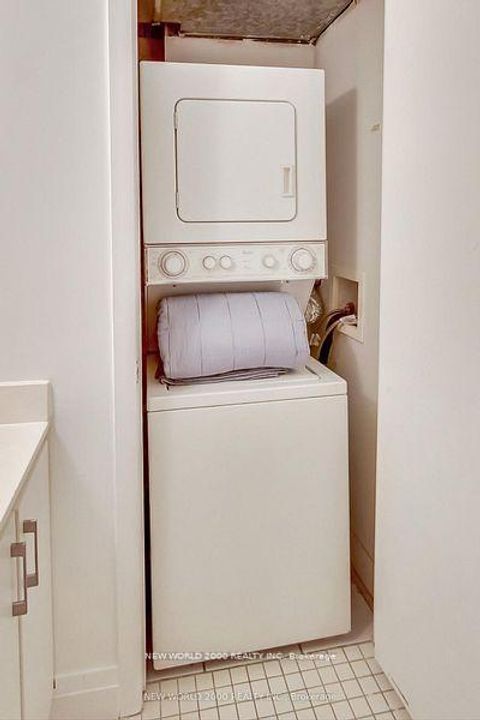 Photo 13 at 151 - 415 Jarvis Street, South St. James Town, Toronto