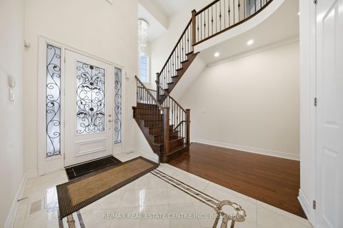 Photo 4 at 3290 Erin Centre Boulevard, Churchill Meadows, Mississauga