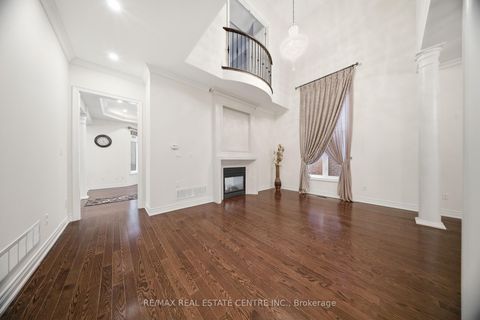 Photo 9 at 3290 Erin Centre Boulevard, Churchill Meadows, Mississauga