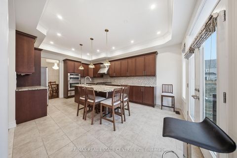 Photo 14 at 3290 Erin Centre Boulevard, Churchill Meadows, Mississauga