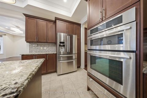 Photo 18 at 3290 Erin Centre Boulevard, Churchill Meadows, Mississauga