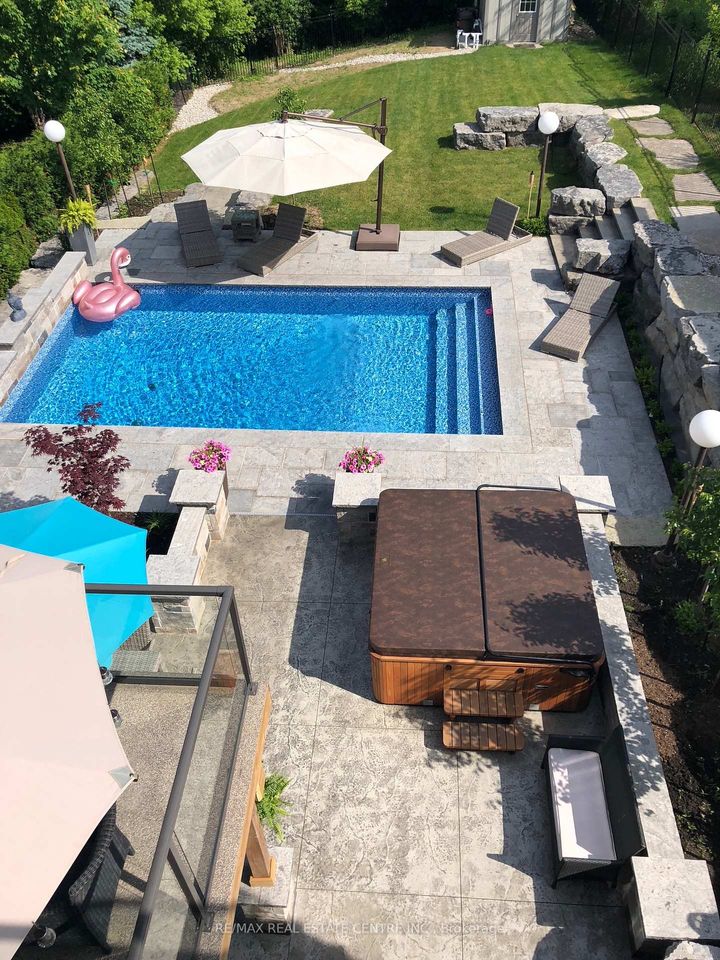 Photo 4 at 211 Tollgate Drive, Ancaster, Hamilton