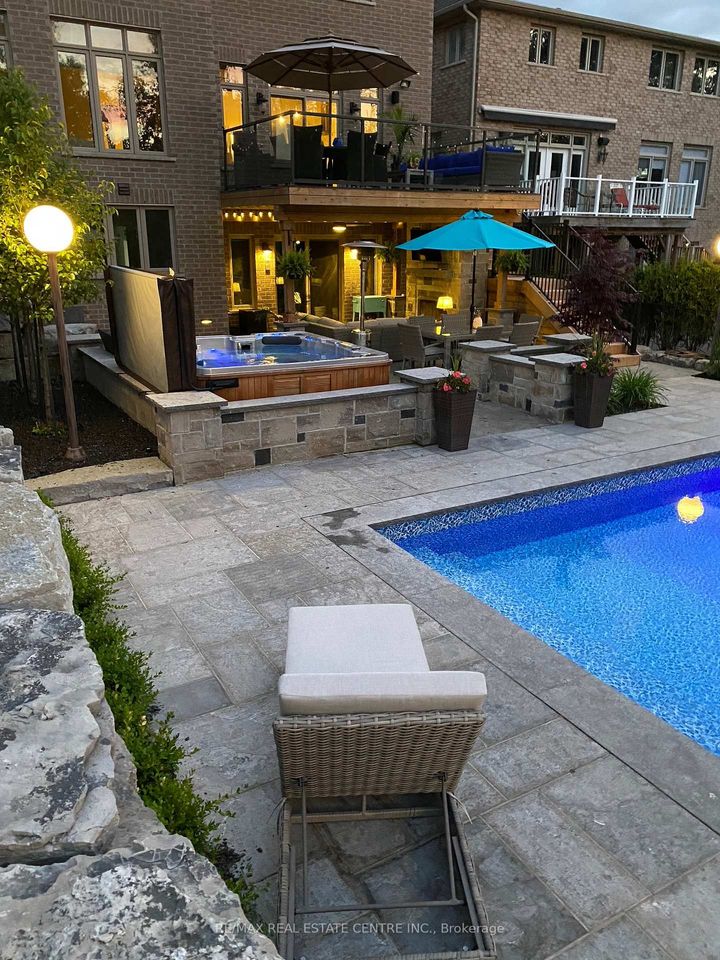 Photo 5 at 211 Tollgate Drive, Ancaster, Hamilton