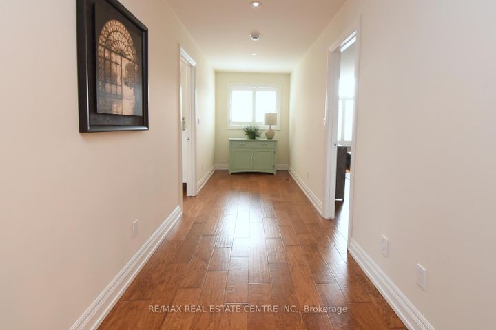 Photo 19 at 211 Tollgate Drive, Ancaster, Hamilton