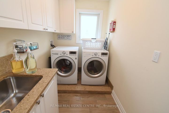 Photo 36 at 211 Tollgate Drive, Ancaster, Hamilton