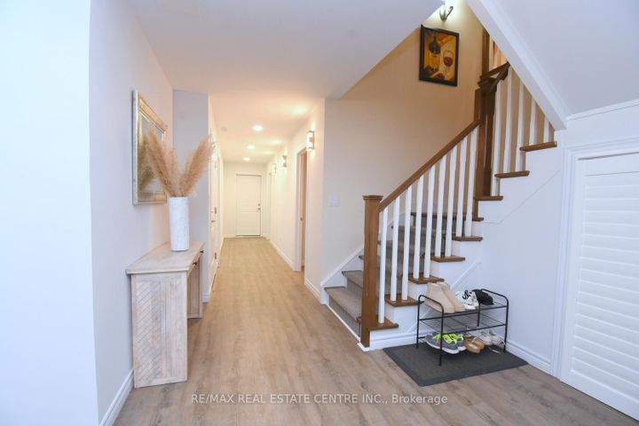Photo 37 at 211 Tollgate Drive, Ancaster, Hamilton