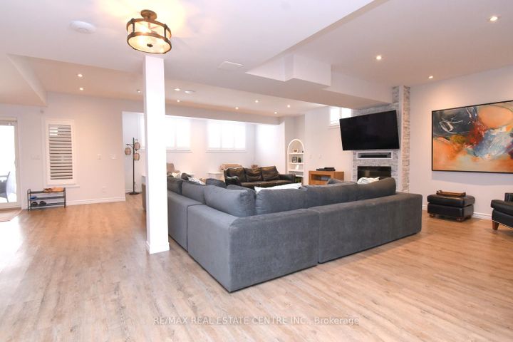 Photo 42 at 211 Tollgate Drive, Ancaster, Hamilton