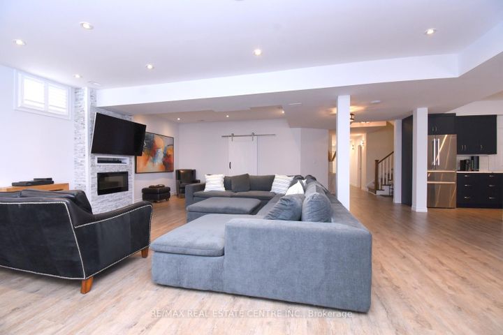 Photo 43 at 211 Tollgate Drive, Ancaster, Hamilton