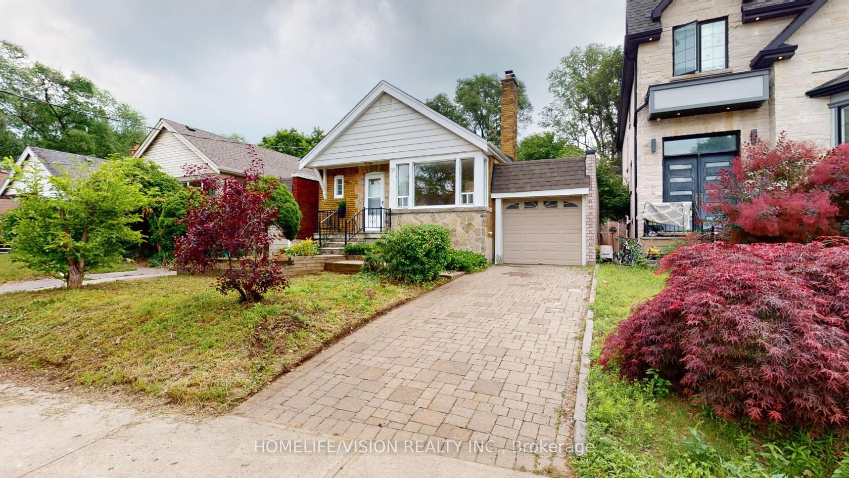 37 Davies Crescent, East York, Toronto photo number 2