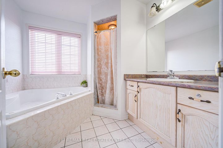 Photo 18 at 2 Gecko Court, Wellington, Brampton