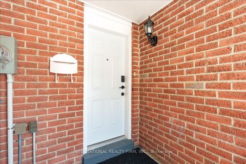 Photo 1 at 1029 Zante Crescent, Clarkson, Mississauga