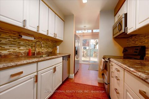 Photo 7 at 1029 Zante Crescent, Clarkson, Mississauga