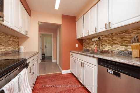 Photo 8 at 1029 Zante Crescent, Clarkson, Mississauga