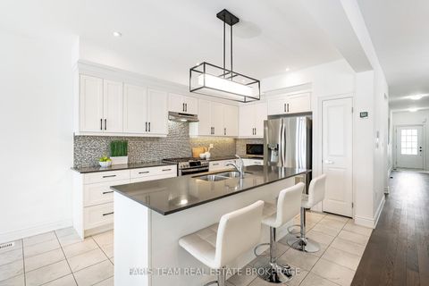 Photo 6 at 27 Harvest Crescent, Rural Barrie Southeast, Barrie