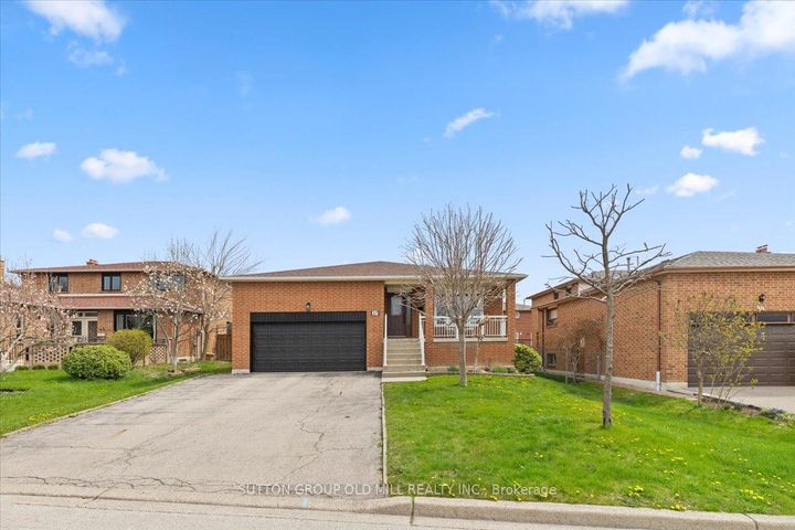Photo 2 at 37 Brandy Crescent, East Woodbridge, Vaughan