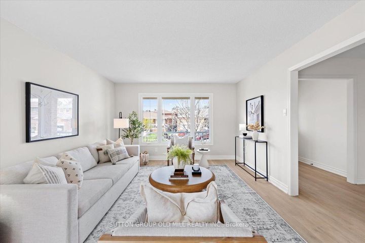 Photo 5 at 37 Brandy Crescent, East Woodbridge, Vaughan