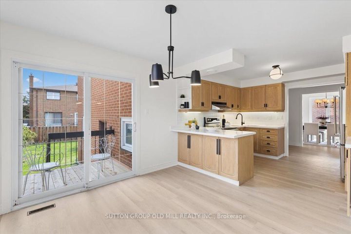 Photo 9 at 37 Brandy Crescent, East Woodbridge, Vaughan