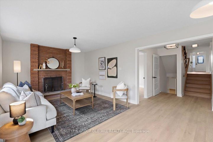 Photo 10 at 37 Brandy Crescent, East Woodbridge, Vaughan