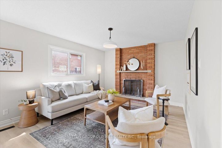 Photo 11 at 37 Brandy Crescent, East Woodbridge, Vaughan