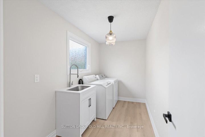 Photo 13 at 37 Brandy Crescent, East Woodbridge, Vaughan