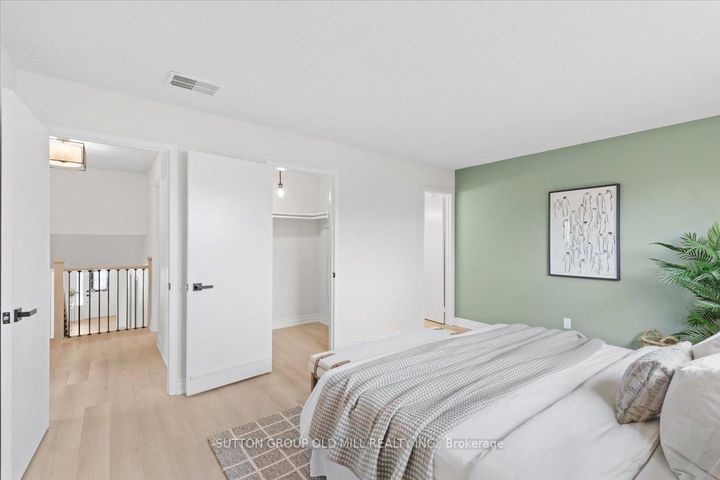 Photo 16 at 37 Brandy Crescent, East Woodbridge, Vaughan