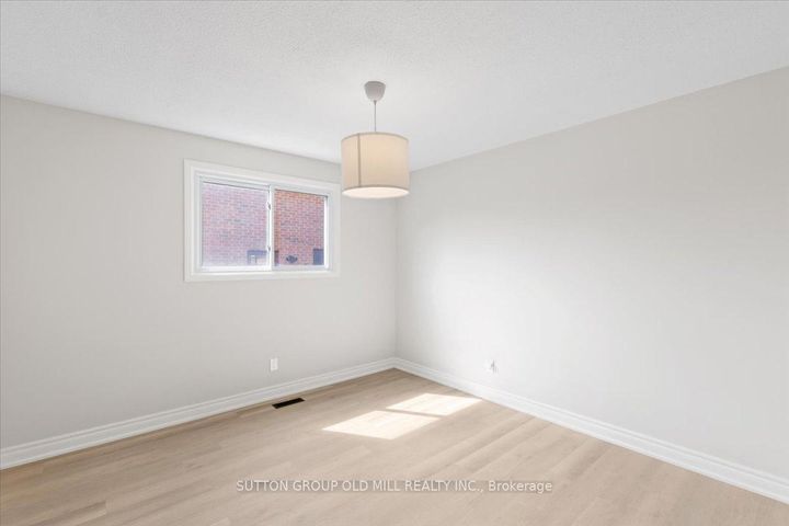 Photo 18 at 37 Brandy Crescent, East Woodbridge, Vaughan