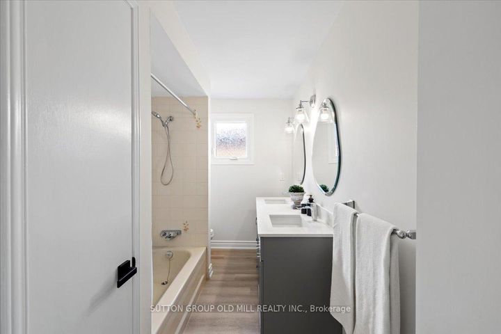 Photo 19 at 37 Brandy Crescent, East Woodbridge, Vaughan