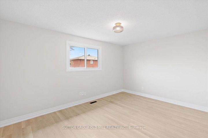 Photo 21 at 37 Brandy Crescent, East Woodbridge, Vaughan