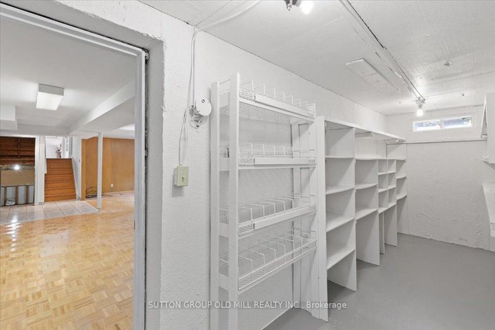 Photo 24 at 37 Brandy Crescent, East Woodbridge, Vaughan