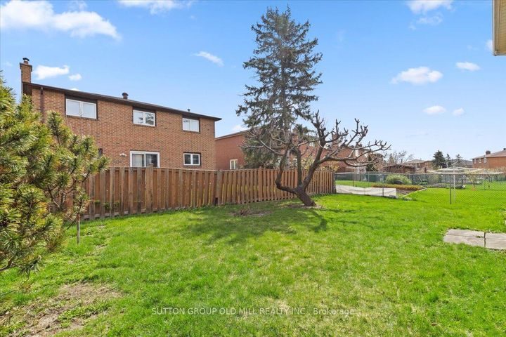 Photo 27 at 37 Brandy Crescent, East Woodbridge, Vaughan
