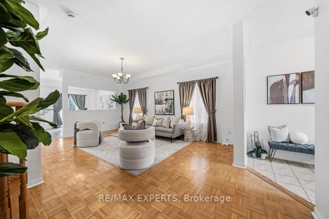 Photo 4 at 62 Colonial Crescent, Oak Ridges Lake Wilcox, Richmond Hill