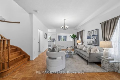 Photo 5 at 62 Colonial Crescent, Oak Ridges Lake Wilcox, Richmond Hill