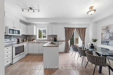 Photo 7 at 62 Colonial Crescent, Oak Ridges Lake Wilcox, Richmond Hill