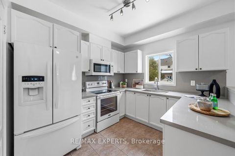 Photo 8 at 62 Colonial Crescent, Oak Ridges Lake Wilcox, Richmond Hill