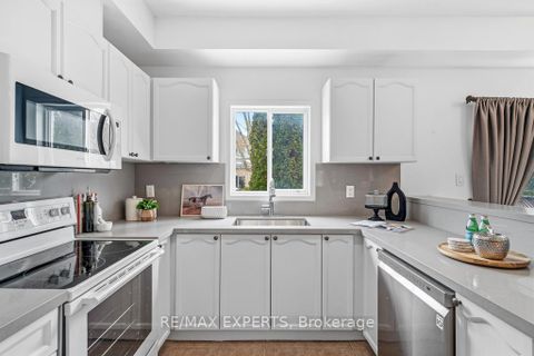 Photo 9 at 62 Colonial Crescent, Oak Ridges Lake Wilcox, Richmond Hill