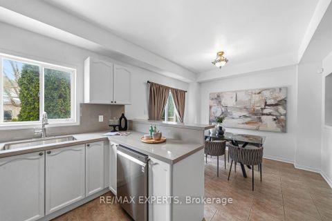 Photo 10 at 62 Colonial Crescent, Oak Ridges Lake Wilcox, Richmond Hill