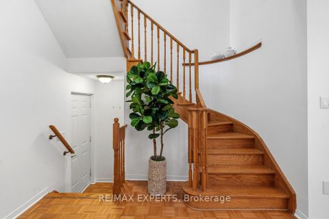 Photo 15 at 62 Colonial Crescent, Oak Ridges Lake Wilcox, Richmond Hill