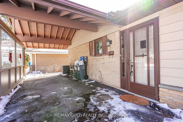 Photo 3 at 29 Chesterfield Road, Brampton East, Brampton