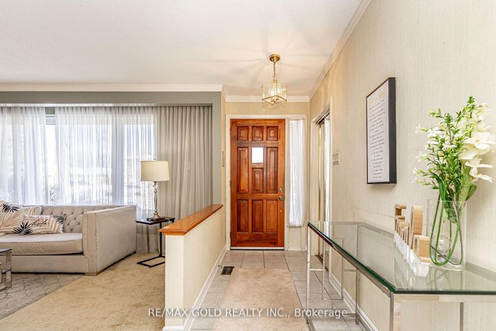 Photo 5 at 29 Chesterfield Road, Brampton East, Brampton