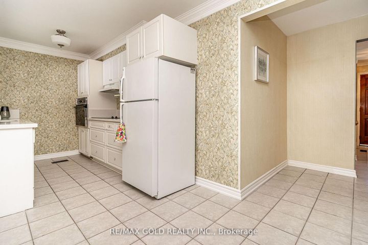 Photo 14 at 29 Chesterfield Road, Brampton East, Brampton