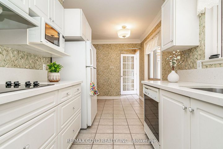 Photo 17 at 29 Chesterfield Road, Brampton East, Brampton