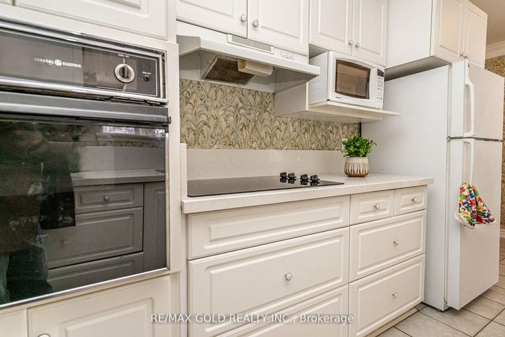 Photo 18 at 29 Chesterfield Road, Brampton East, Brampton